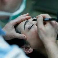 Phẫu thuật thẩm mỹ c&oacute; thực sự gi&uacute;p bạn thay đổi cuộc đời?